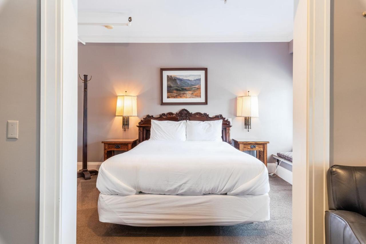 | Seattle Gaslight Inn
