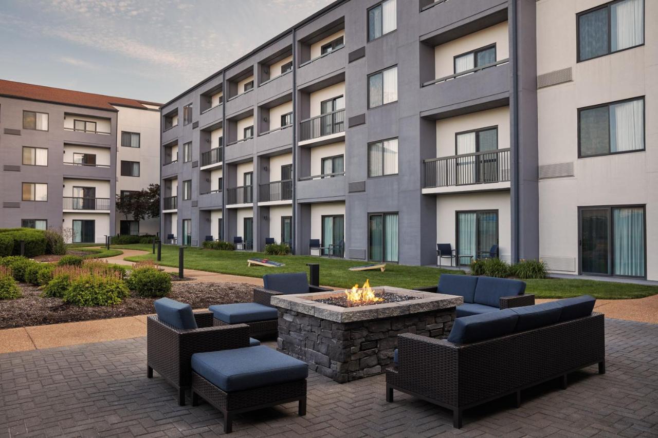 | Courtyard by Marriott St. Louis Downtown West