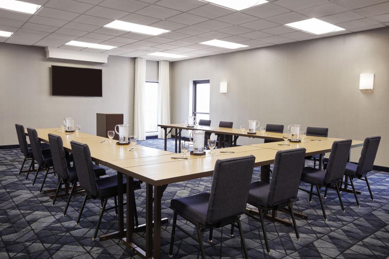 | Courtyard by Marriott St. Louis Downtown West