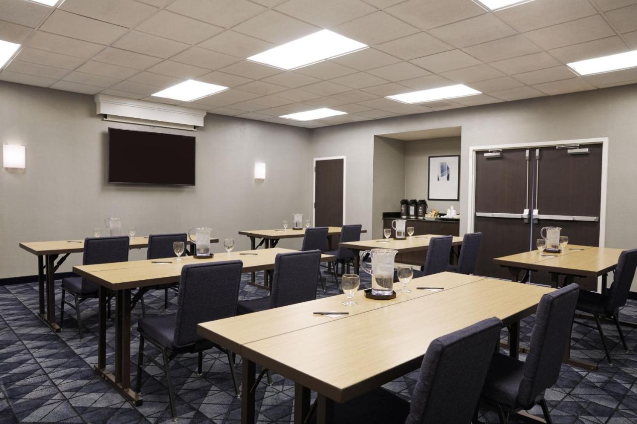 | Courtyard by Marriott St. Louis Downtown West