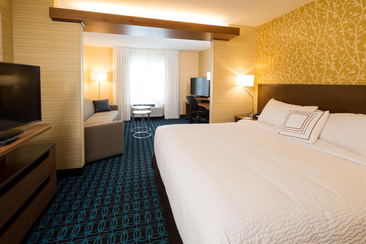| Fairfield Inn & Suites by Marriott Detroit Chesterfield