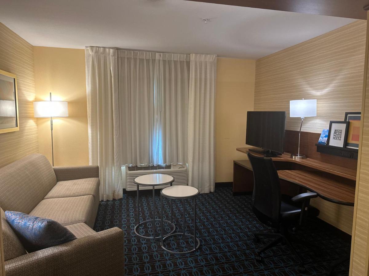 | Fairfield Inn & Suites by Marriott Detroit Chesterfield