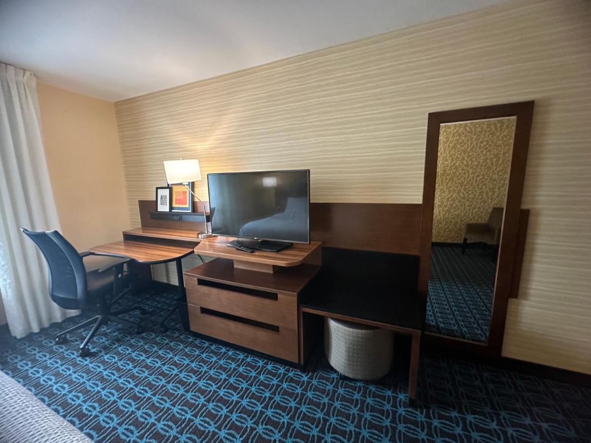 | Fairfield Inn & Suites by Marriott Detroit Chesterfield