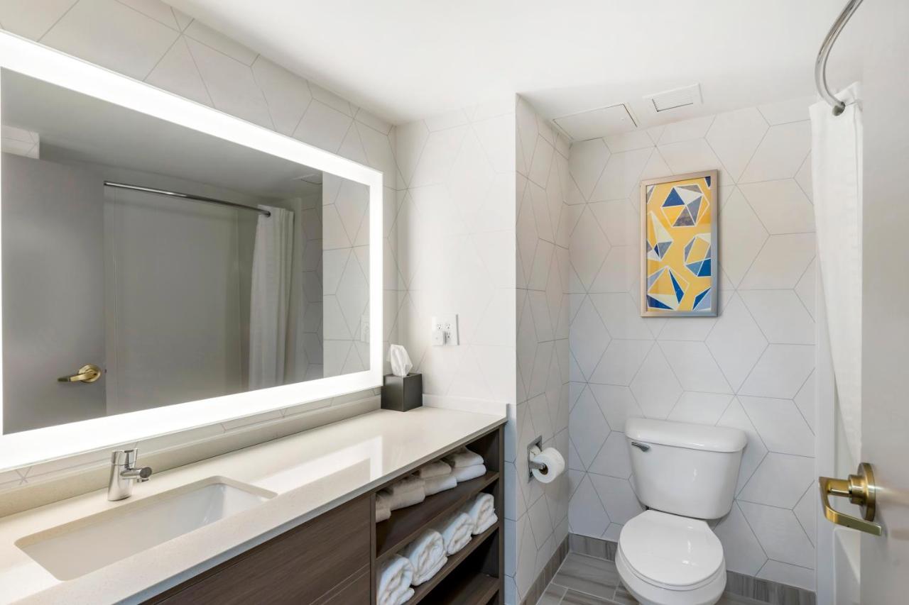Standard King Room - Non-Smoking at Comfort Inn & Suites Hampton near Coliseum