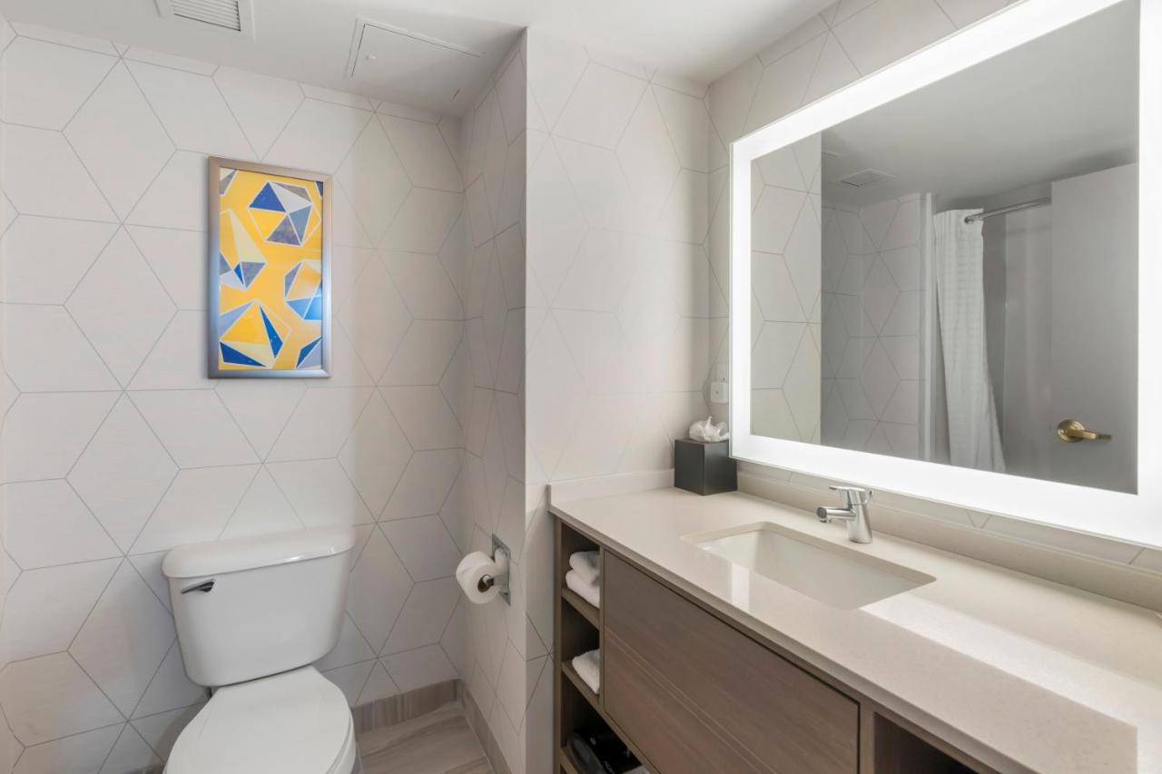 One-Bedroom King Suite - Non-Smoking at Comfort Inn & Suites Hampton near Coliseum