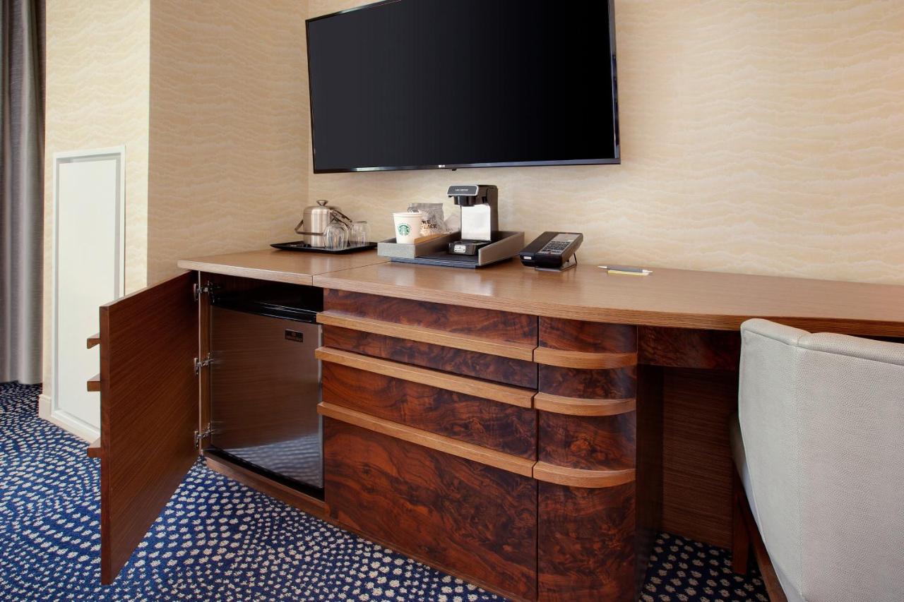 Deluxe King Room at The Westin Milwaukee