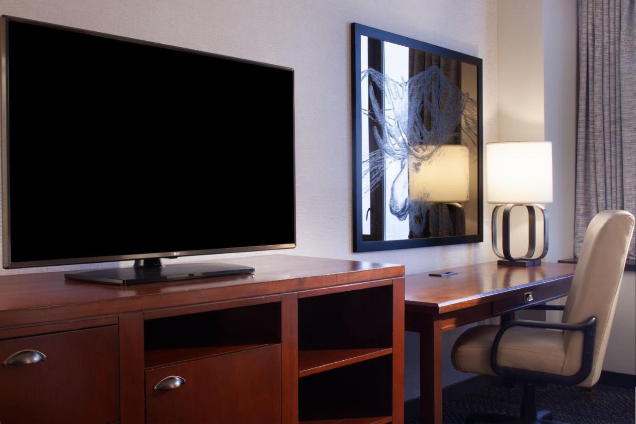 Club Room 2 Beds, Club level, Guest room, 2 Double at Sheraton Anchorage Hotel