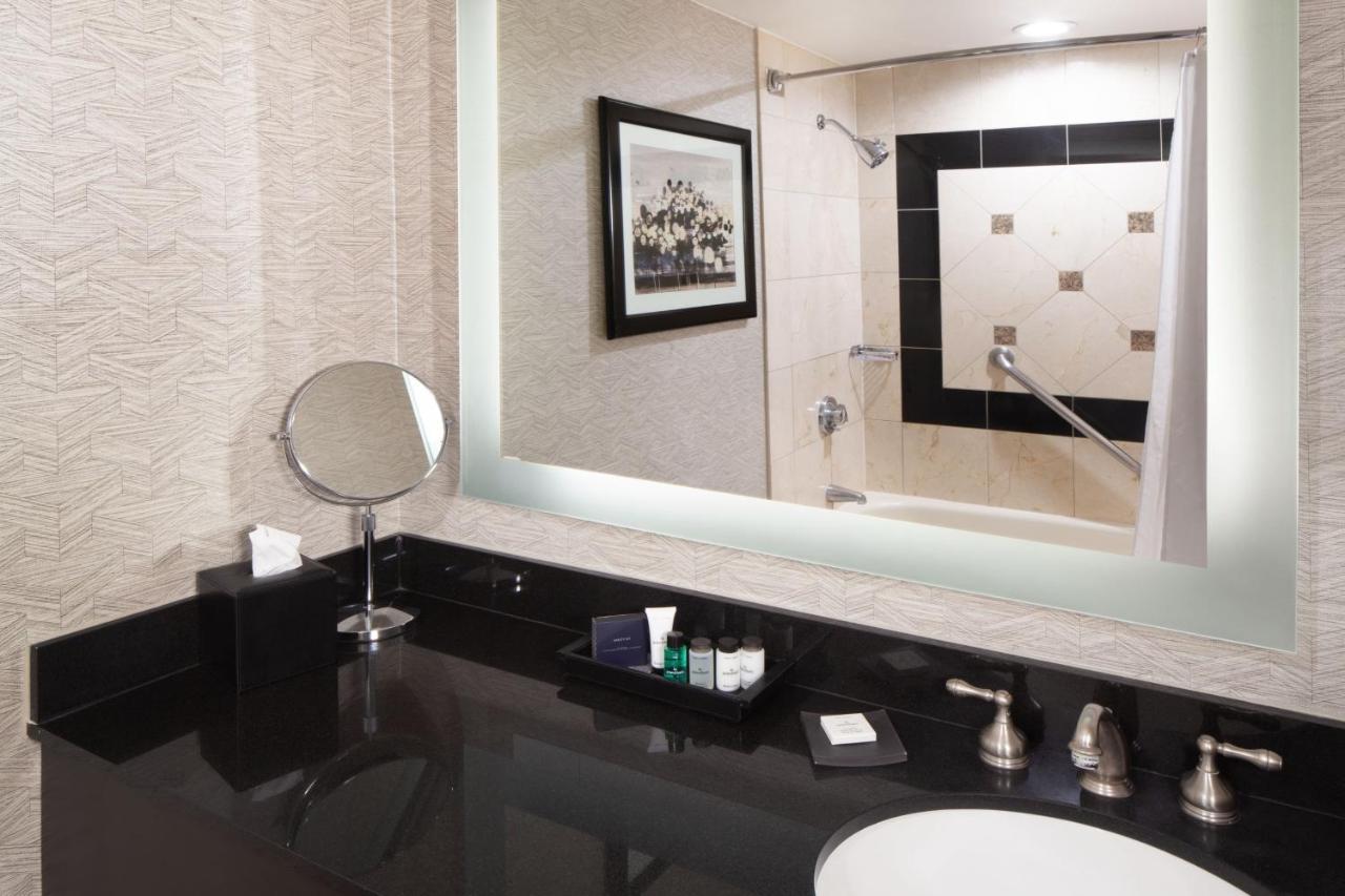 Club Room 2 Beds, Club level, Guest room, 2 Double at Sheraton Anchorage Hotel