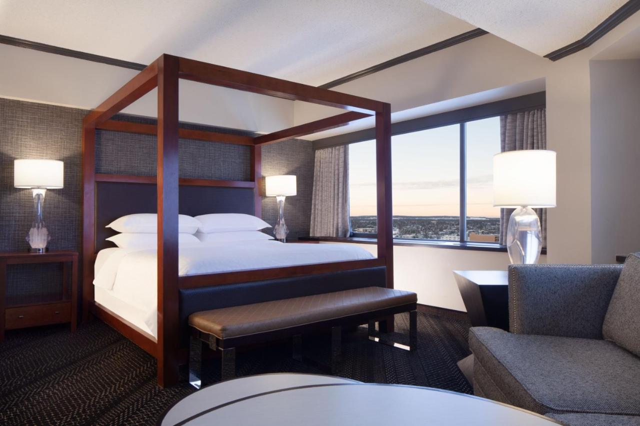 1 Bedroom Junior Suite, 1 King, Sofa bed at Sheraton Anchorage Hotel