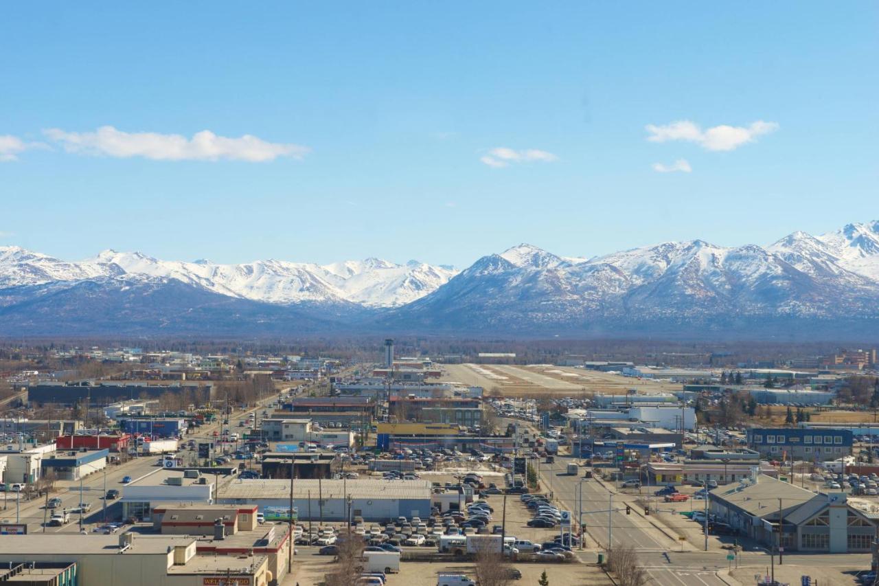 Deluxe, Guest room, 1 King, Mountain or Bay view, High floor at Sheraton Anchorage Hotel