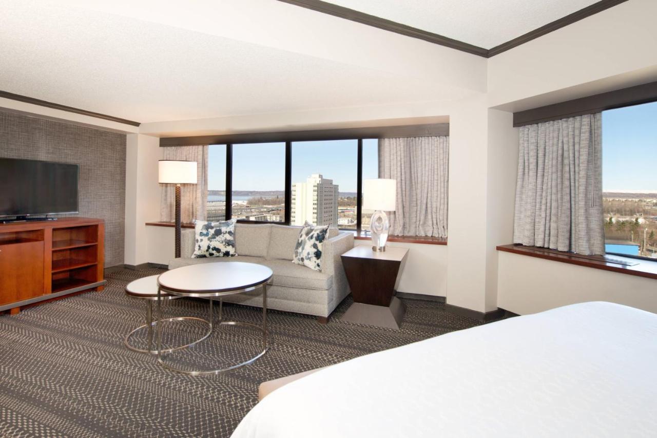1 Bedroom Junior Suite, 1 King, Sofa bed at Sheraton Anchorage Hotel
