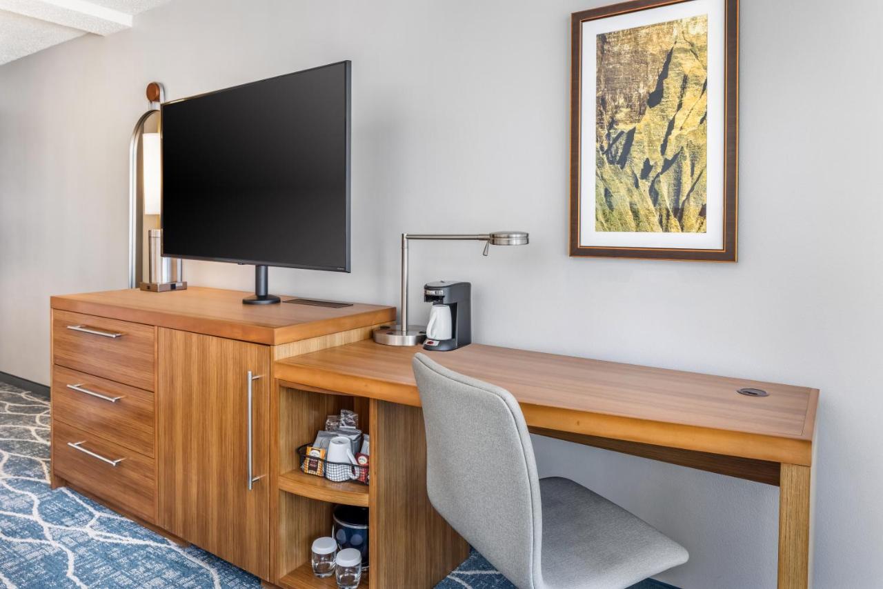 King Room with Ocean View at Hyatt Place Waikiki Beach