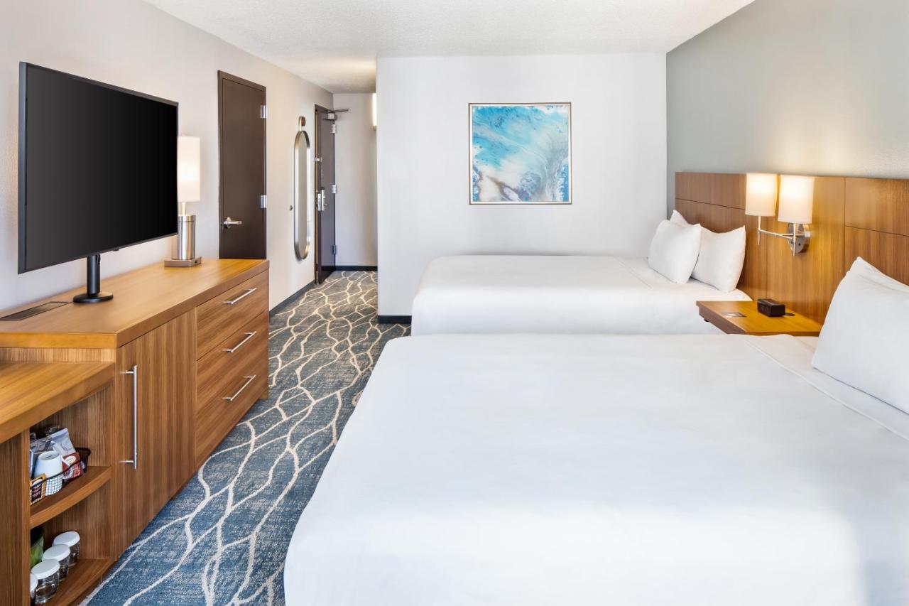 Queen Room with Ocean View at Hyatt Place Waikiki Beach