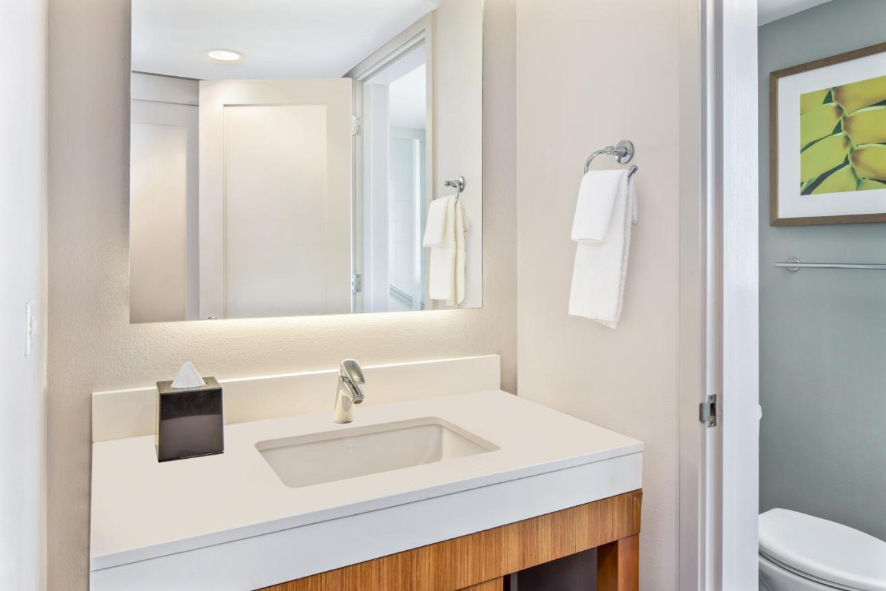 Queen Room with Ocean View at Hyatt Place Waikiki Beach