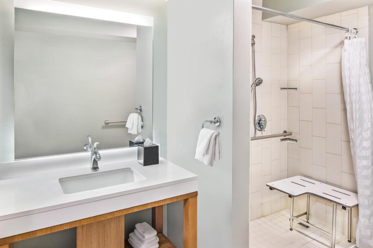 King Room with Shower - Disability Access at Hyatt Place Waikiki Beach