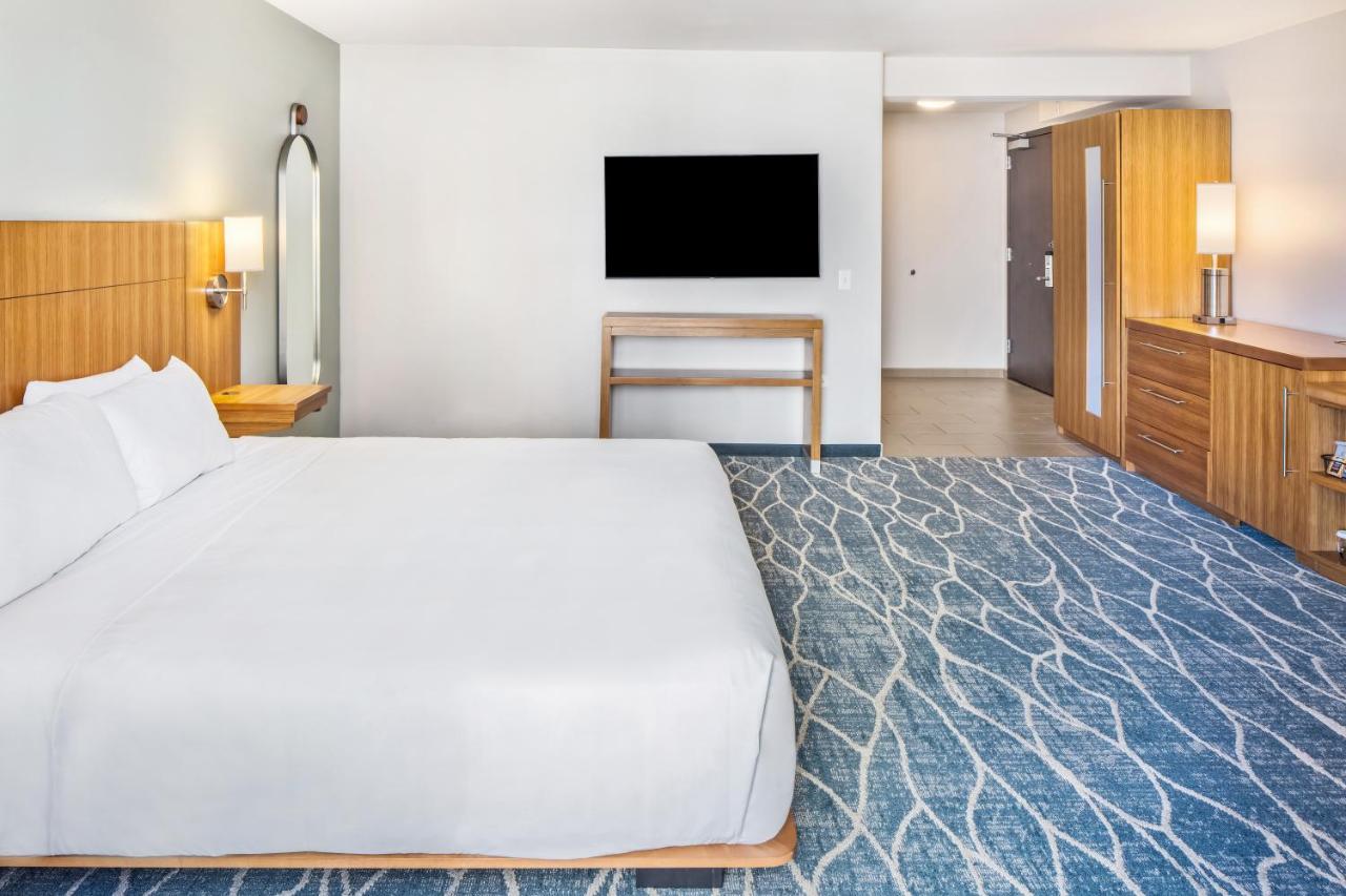 King Room with Shower - Disability Access at Hyatt Place Waikiki Beach