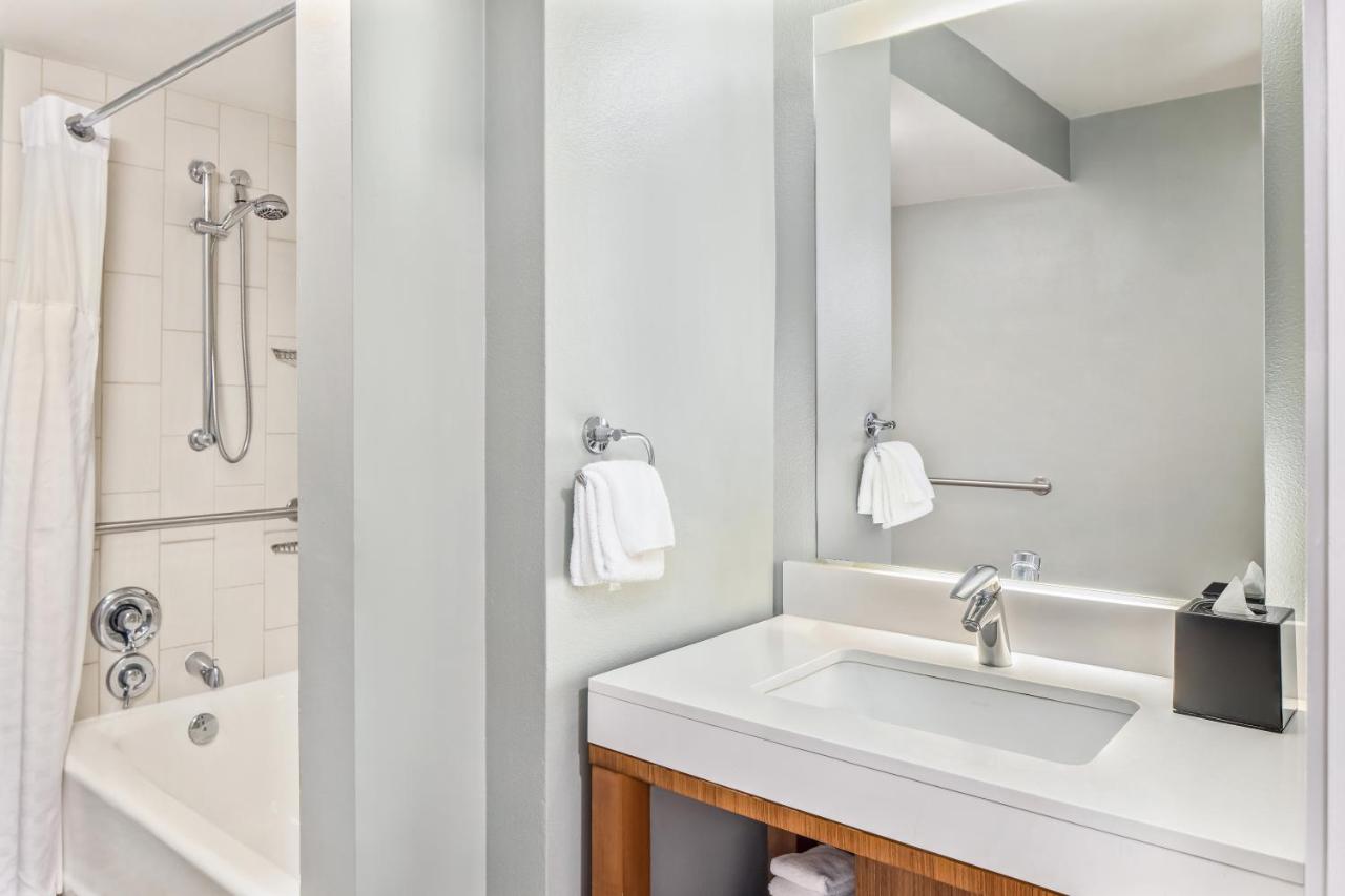 Queen Room with Two Queen Beds and City View - Disability Access/Bathtub at Hyatt Place Waikiki Beach