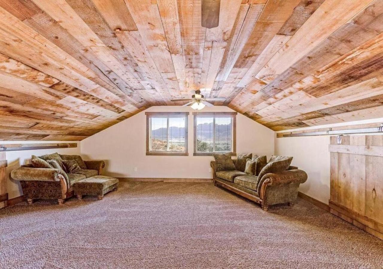 | Badlands Roost: a rustic-modern designed home