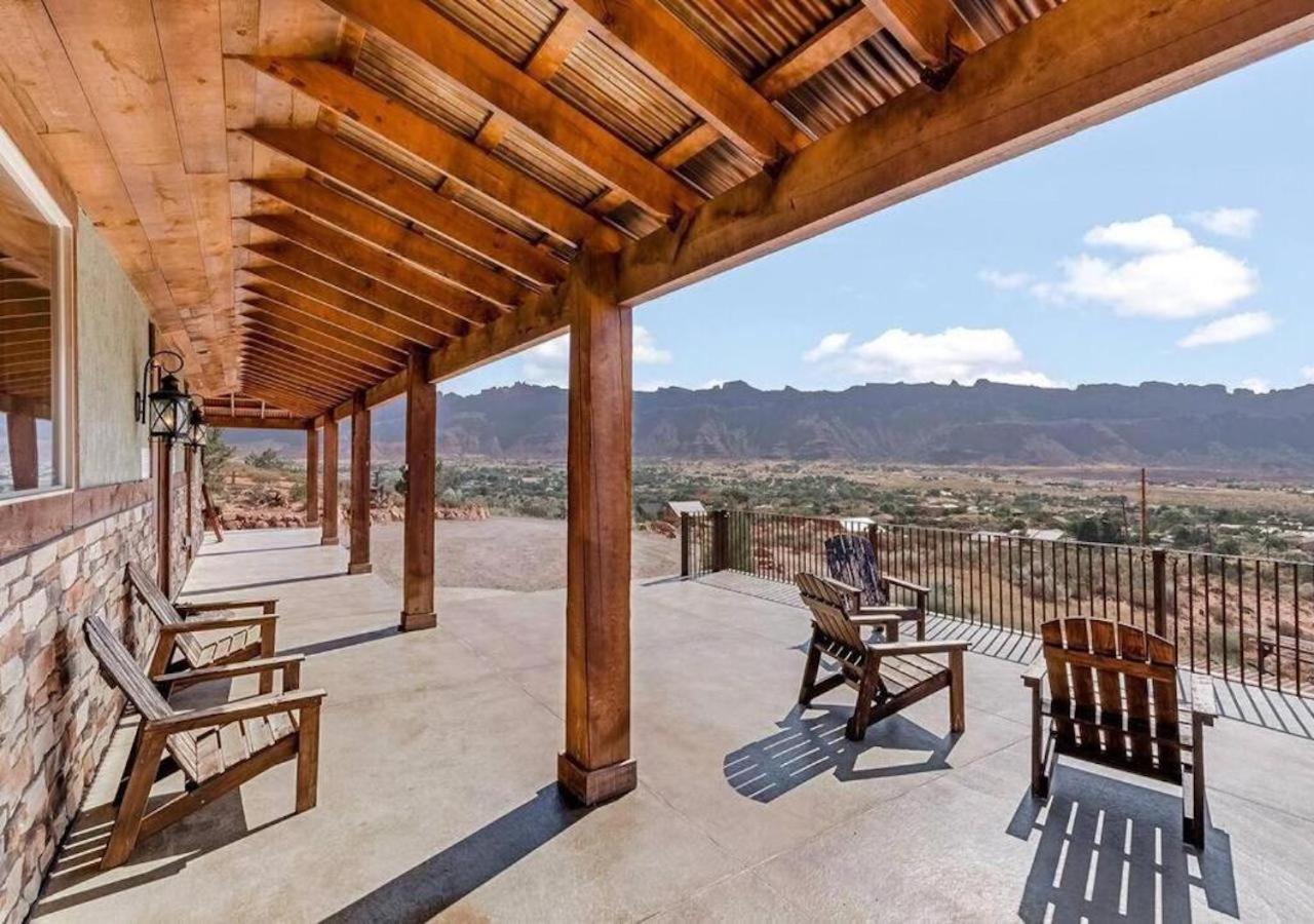 | Badlands Roost: a rustic-modern designed home