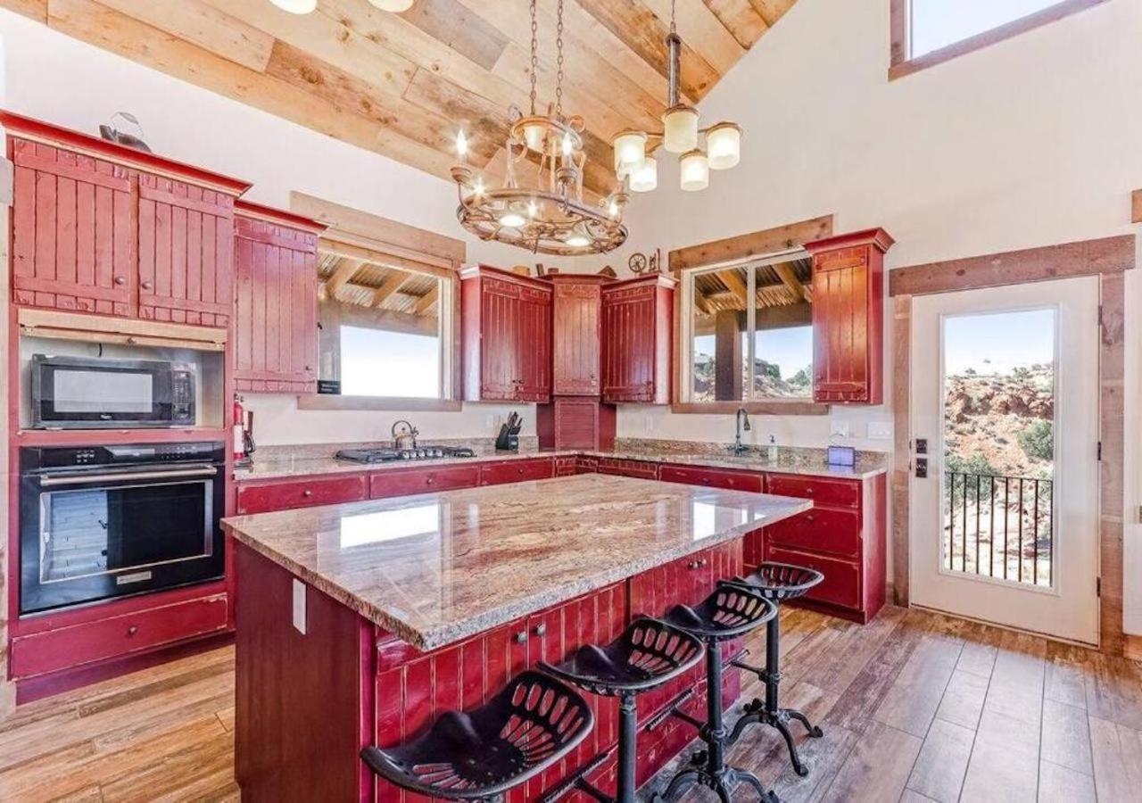 | Badlands Roost: a rustic-modern designed home
