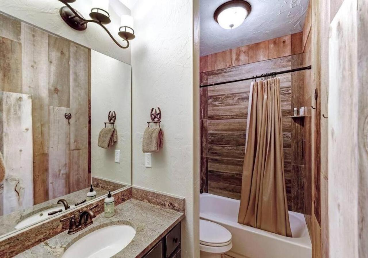 | Badlands Roost: a rustic-modern designed home