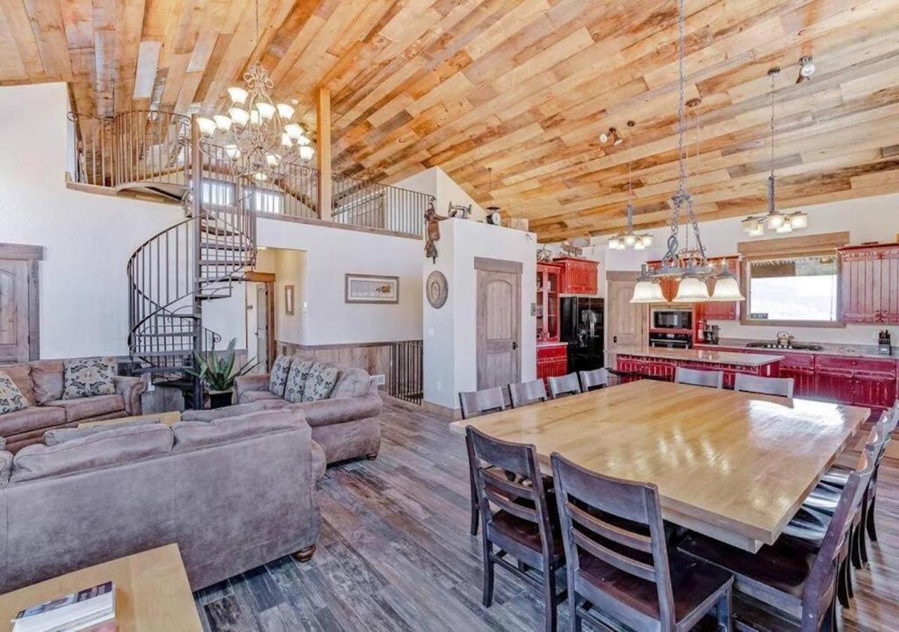 | Badlands Roost: a rustic-modern designed home