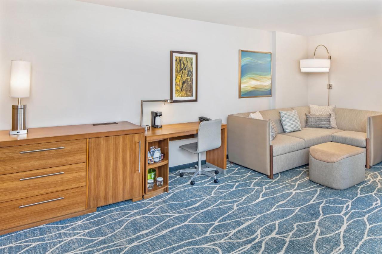 King Room with Shower - Disability Access at Hyatt Place Waikiki Beach