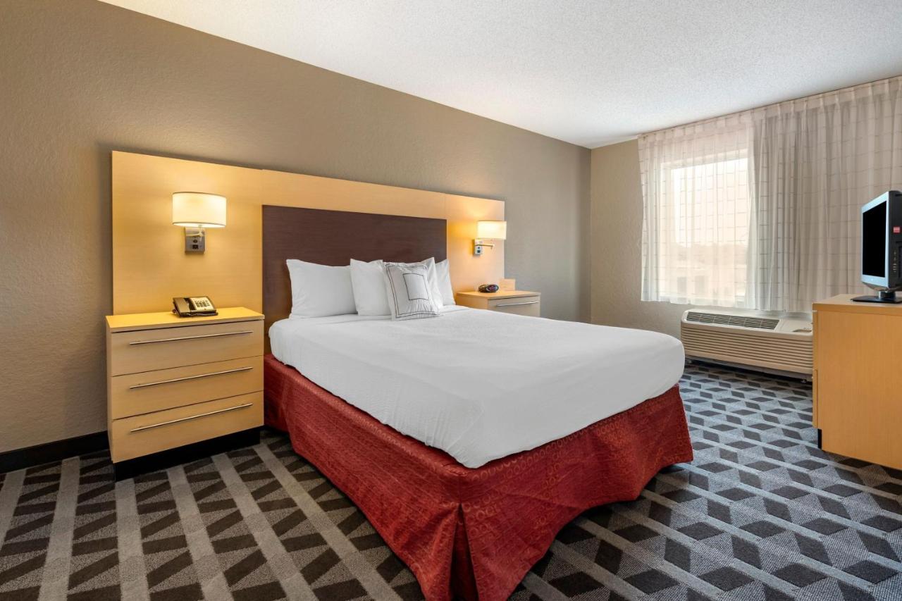 One-Bedroom Queen Suite with Sofa Bed at TownePlace Suites by Marriott Vincennes