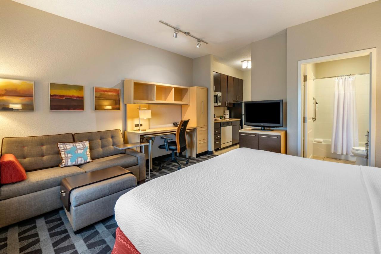 King Studio with Sofa Bed at TownePlace Suites by Marriott Vincennes