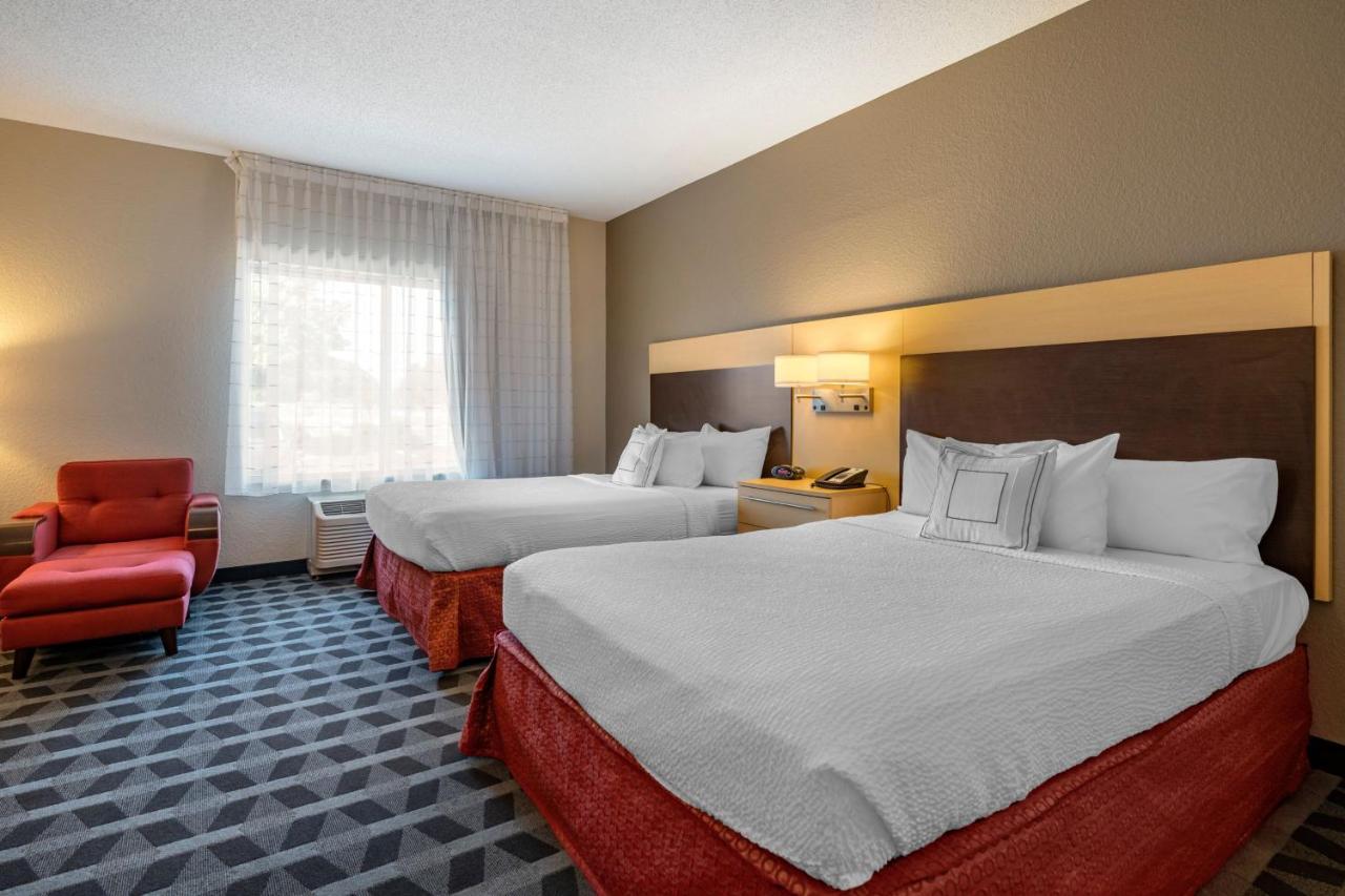 Two Queen Studio at TownePlace Suites by Marriott Vincennes