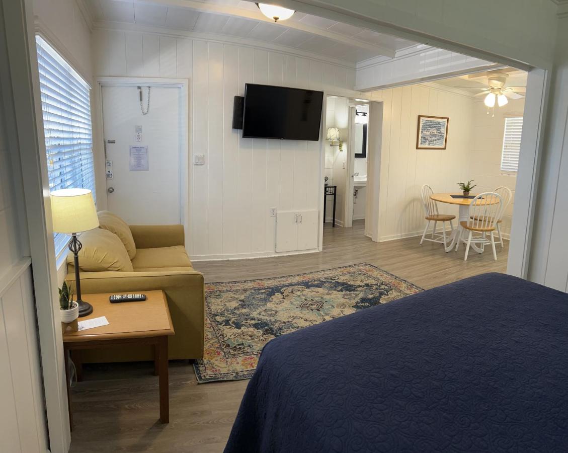 | Hontoon Landing Resort & Marina