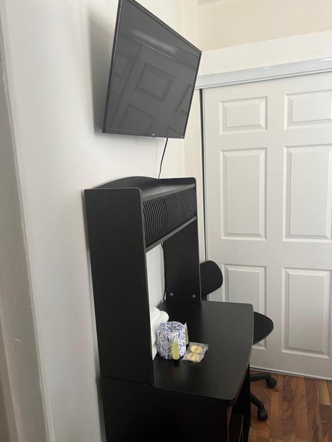 | Hollywood Rentals LLC