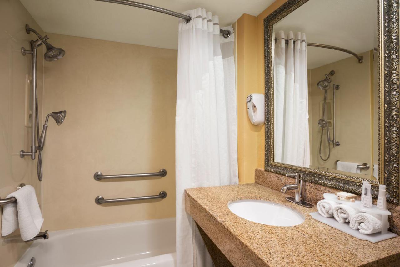 King Room - Disability Access/Non-Smoking at Comfort Inn Franklin Highway 96