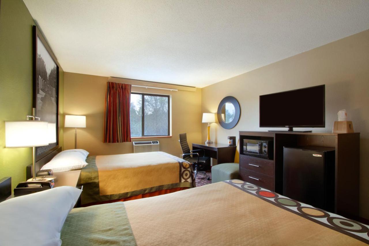 Deluxe Double Room with Two Double Beds - Non-Smoking at Super 8 by Wyndham Homewood Birmingham Area