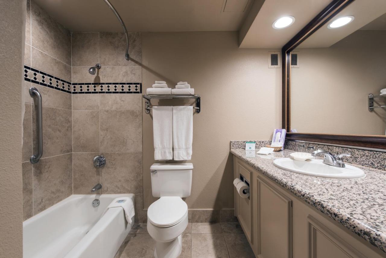 Deluxe King Room at Grand Vista Hotel