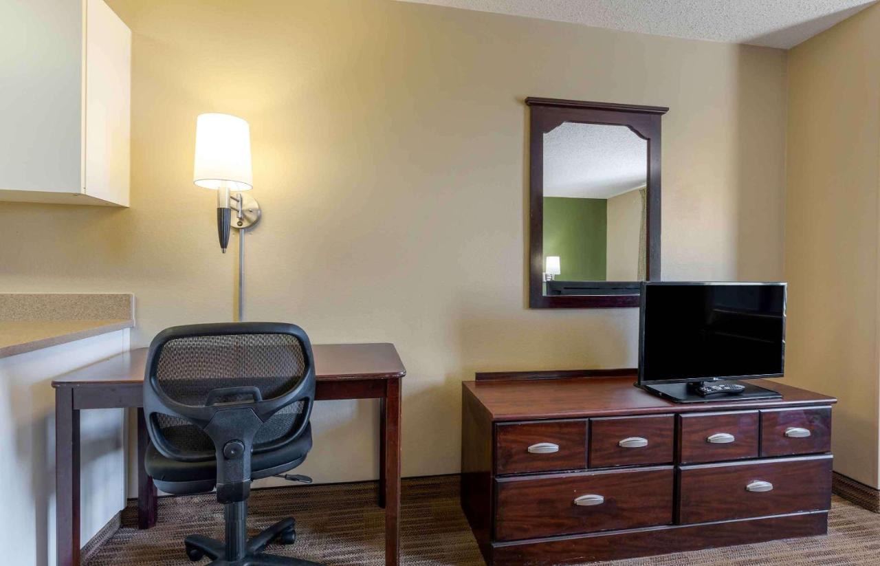 Queen Studio - Non-Smoking at Extended Stay America Suites Dallas Greenville Avenue