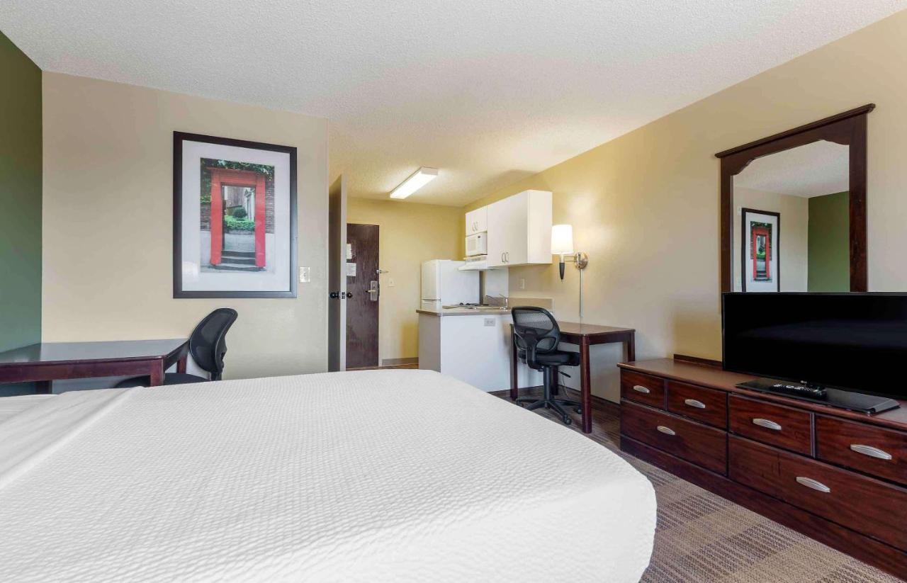 Queen Studio - Non-Smoking at Extended Stay America Suites Dallas Greenville Avenue