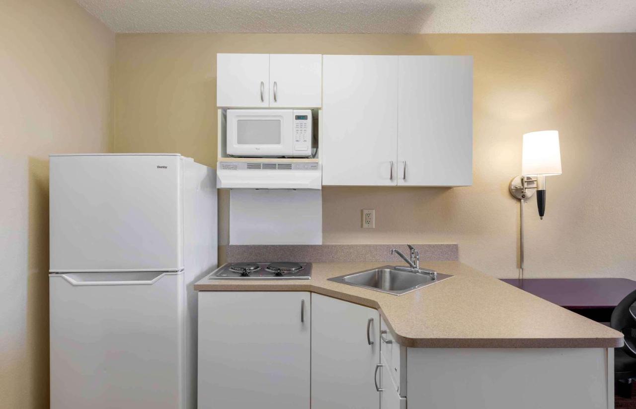 Queen Studio - Non-Smoking at Extended Stay America Suites Dallas Greenville Avenue