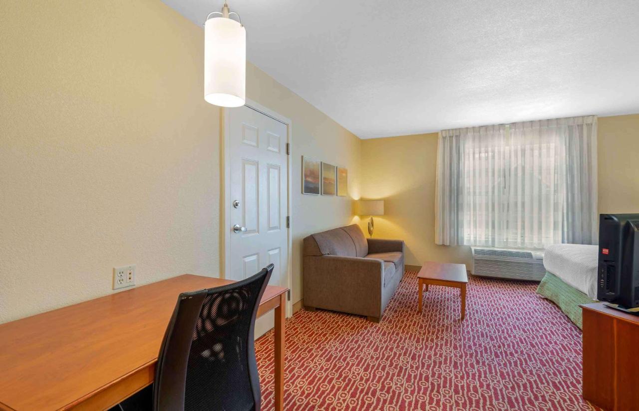 Deluxe studio 1 Queen Bed Non-Smoking at Extended Stay America Suites - Newport News - Yorktown