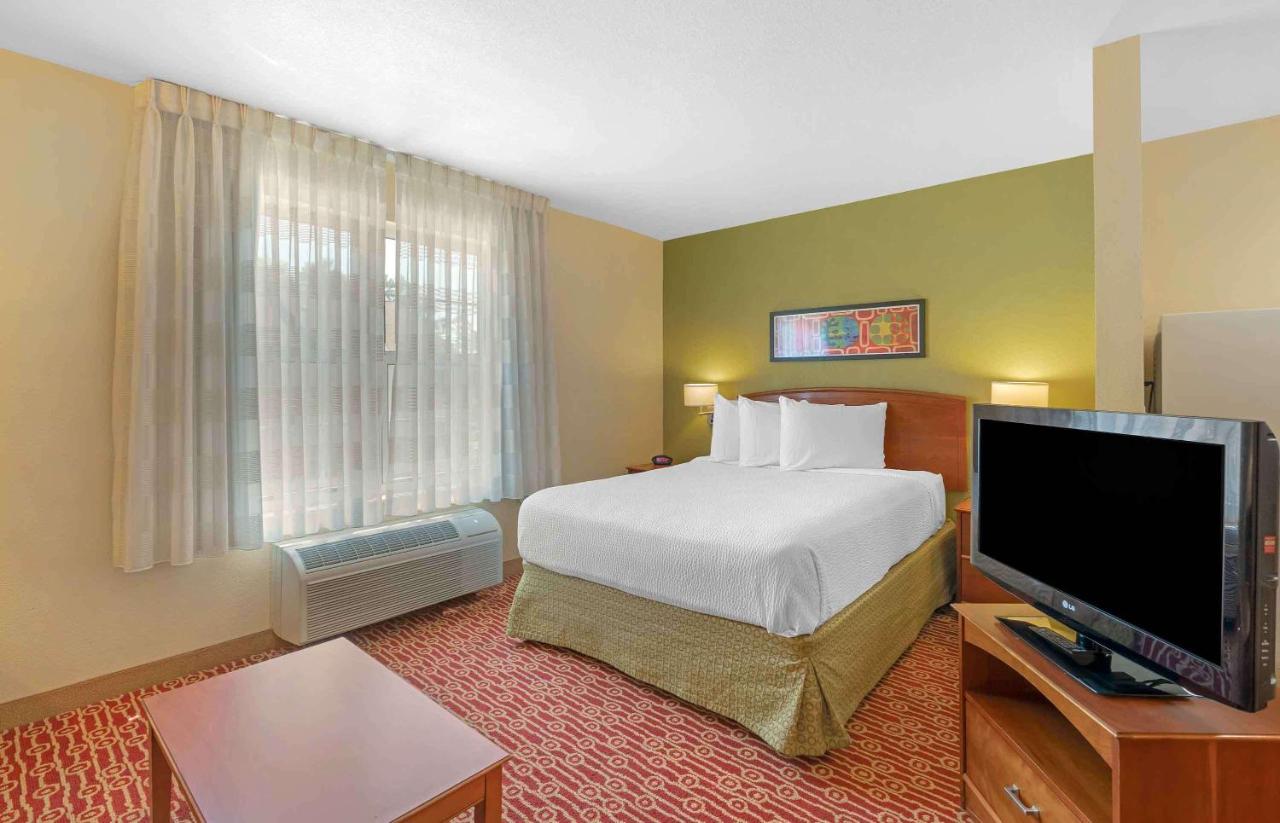 Deluxe studio 1 Queen Bed Non-Smoking at Extended Stay America Suites - Newport News - Yorktown