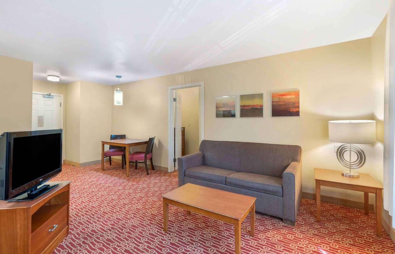 2 Bedroom Suite 2 Queen Beds Non-Smoking at Extended Stay America Suites - Newport News - Yorktown