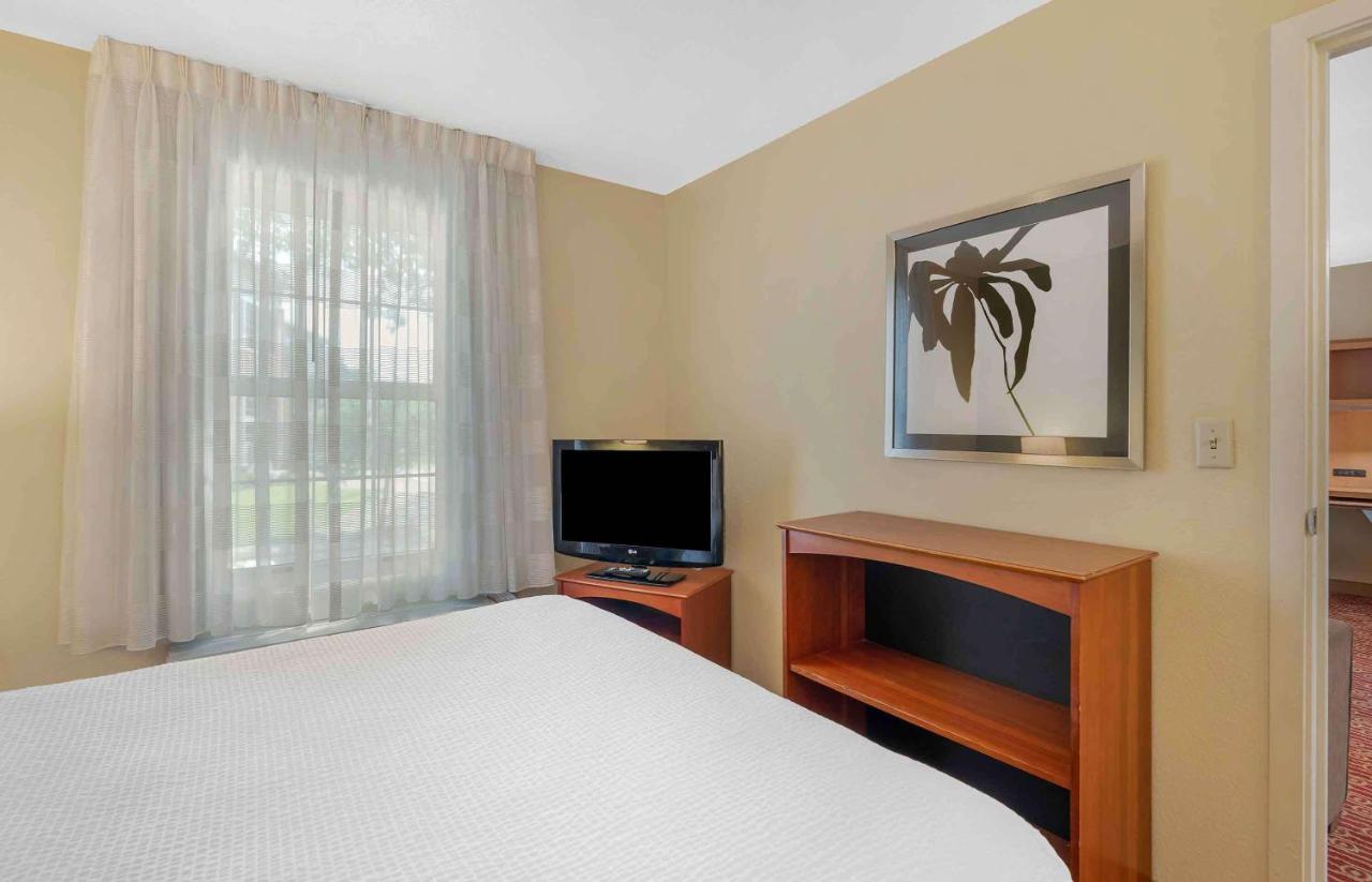 2 Bedroom Suite 2 Queen Beds Non-Smoking at Extended Stay America Suites - Newport News - Yorktown