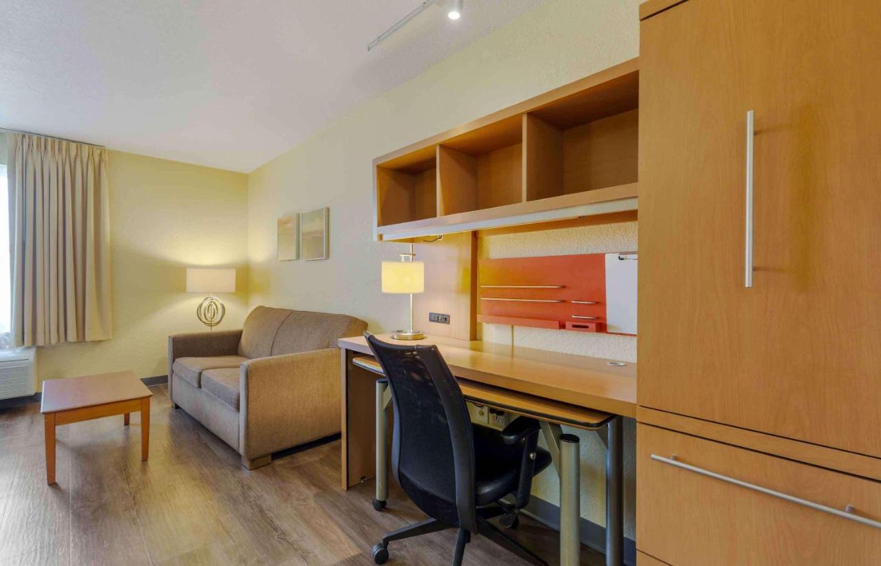 Deluxe studio 1 Queen Bed Non-Smoking at Extended Stay America Suites Chantilly Dulles