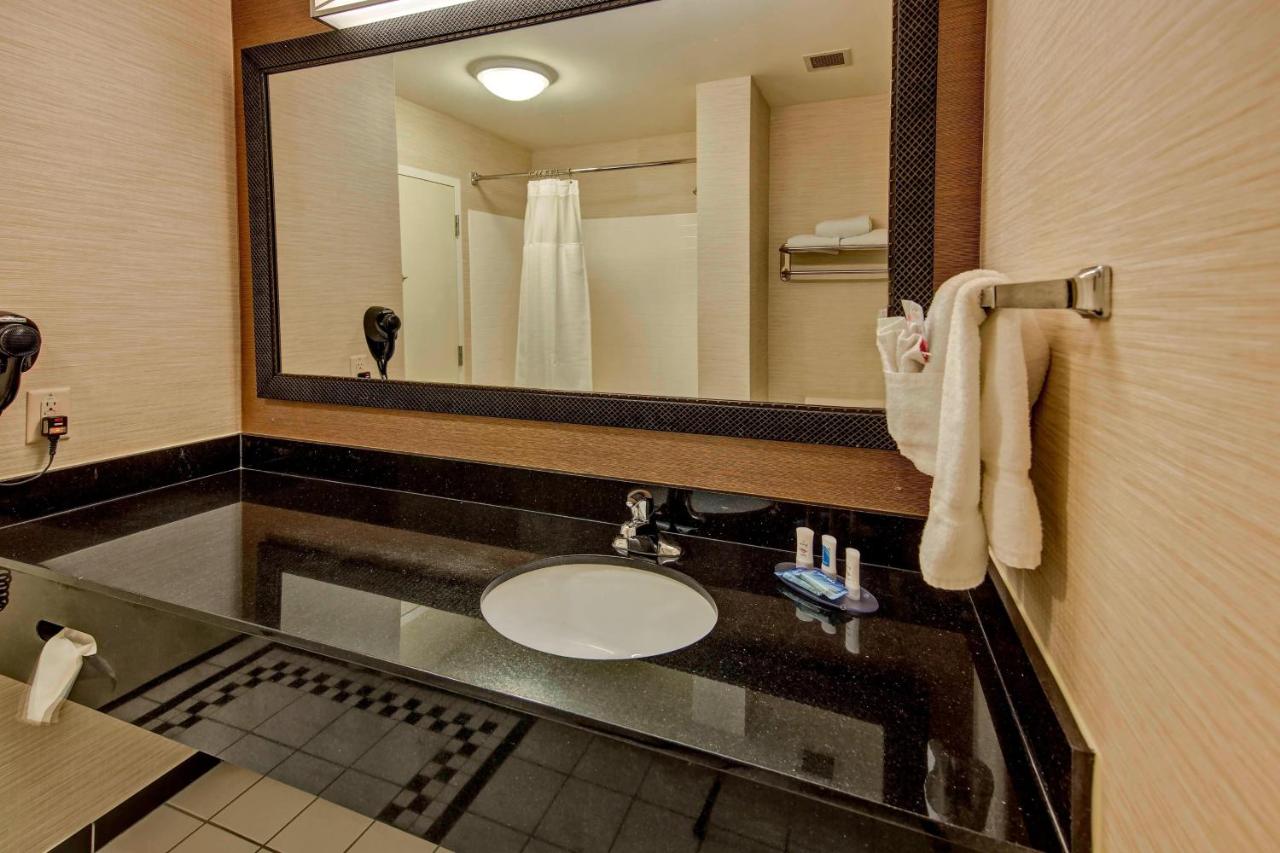 | Fairfield Inn and Suites by Marriott Weatherford