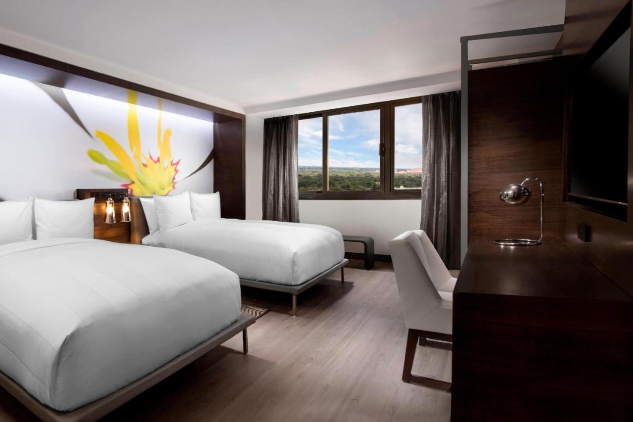 Design Guest Room, Guest room, 2 Double at Marriott Miami Dadeland