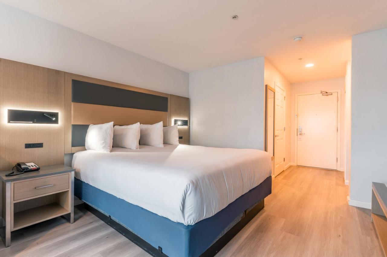 King Room- Non-Smoking at Hotel Aluxor SFO