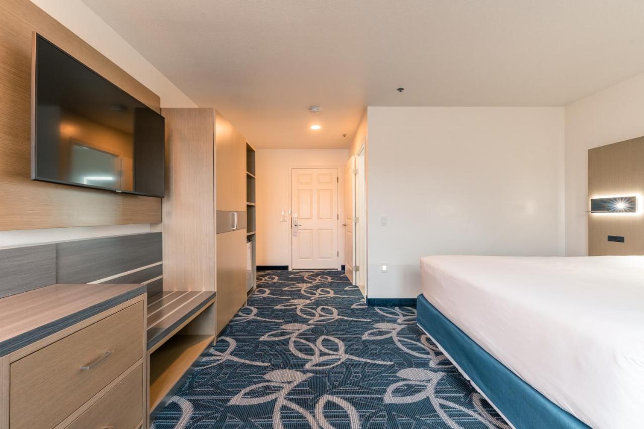 King Room with Mobility/Hearing Impaired Access - Non-Smoking at Hotel Aluxor SFO