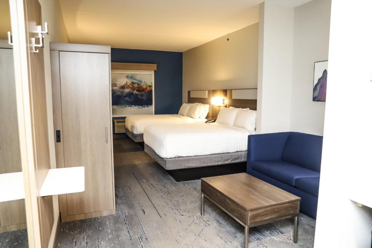 Executive Suite at Holiday Inn Express Hotel & Suites Donegal by IHG