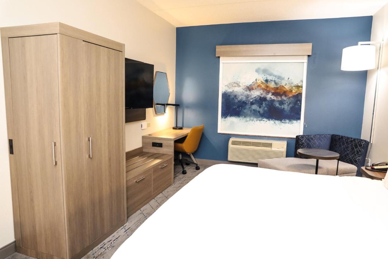 Executive King Suite at Holiday Inn Express Hotel & Suites Donegal by IHG