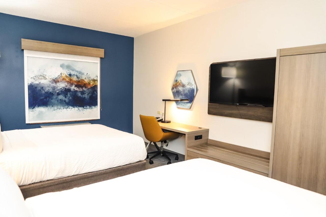 Double Room with Two Queen Beds and Mobility Accessible Tub - Non-Smoking at Holiday Inn Express Hotel & Suites Donegal by IHG